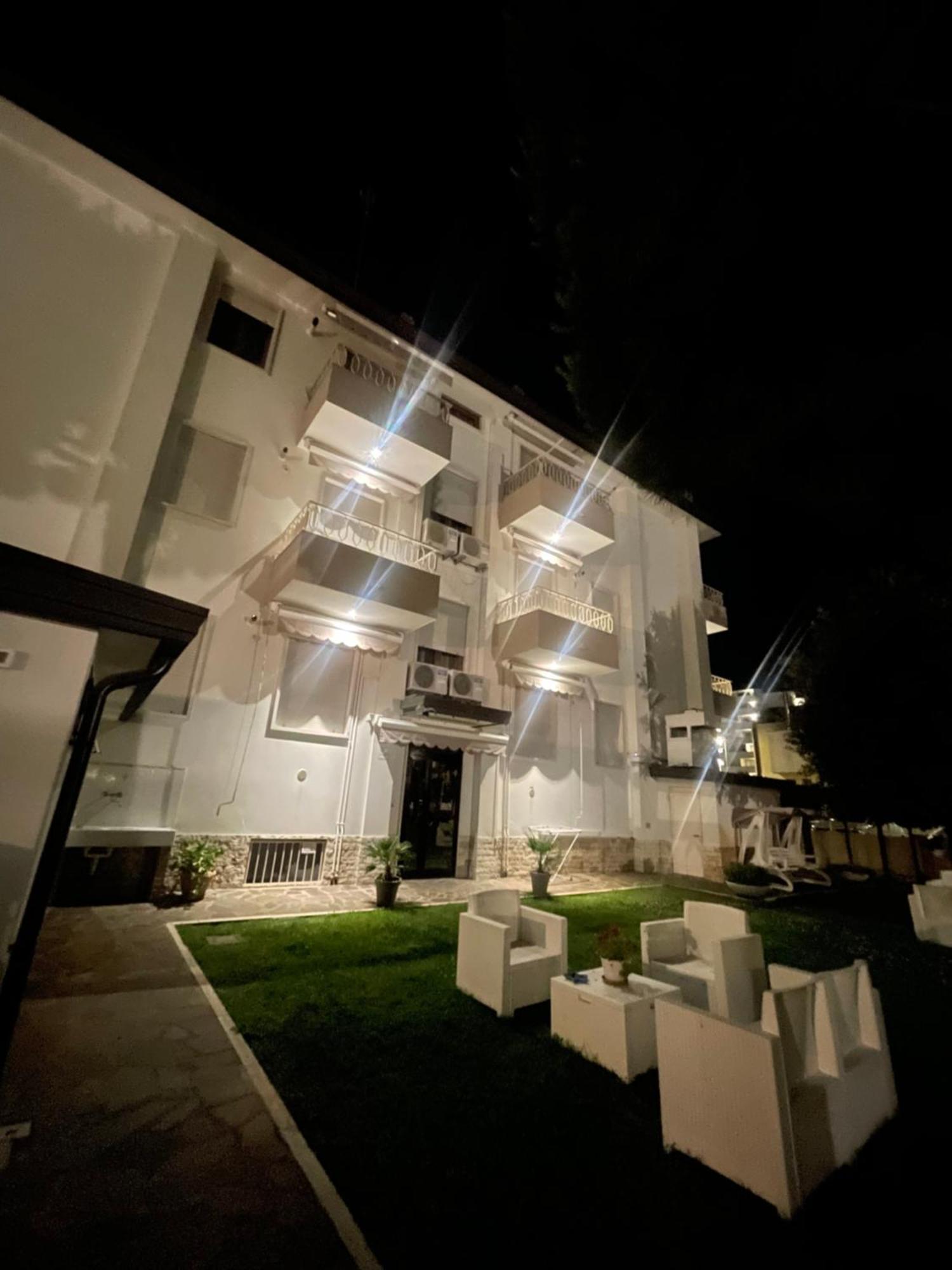ソットマリーナ Palazzina Del Soleヴィラ エクステリア 写真