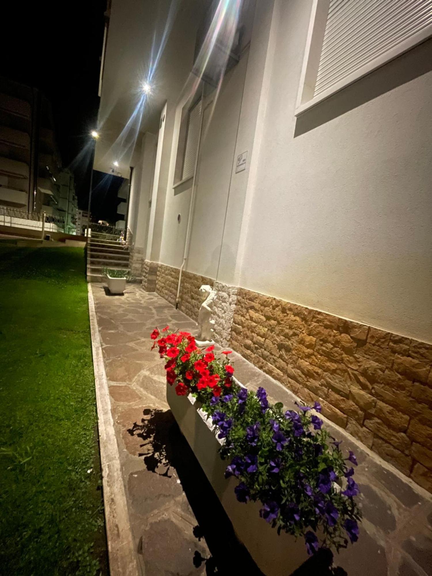 ソットマリーナ Palazzina Del Soleヴィラ エクステリア 写真