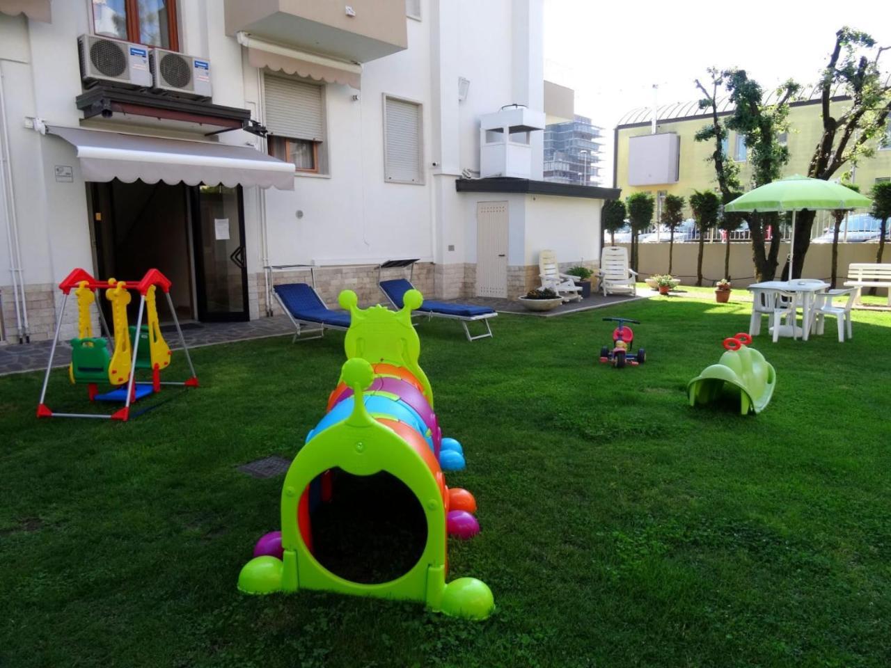 ソットマリーナ Palazzina Del Soleヴィラ エクステリア 写真